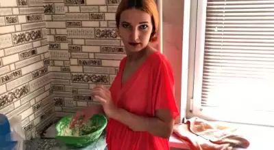 Ты про должок то не забыла? Соседка... Расплачивайся пока мужа нет