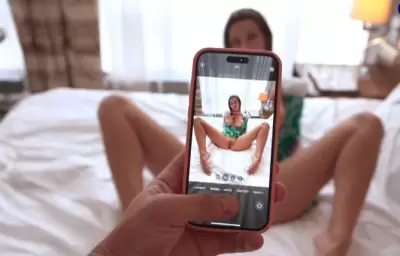 Брат помог сестре сделать нюдсы для ее парня, после чего инцест был неизбежен